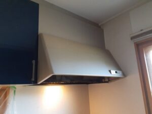 福岡キッチン取付け隊　シロッコファンフードの取替　施工前